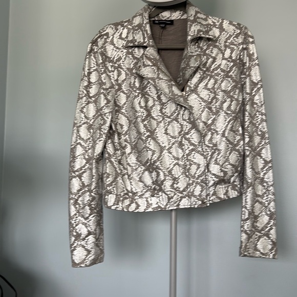 Sparkly and shiny silver python print jacket - Picture 2 of 10